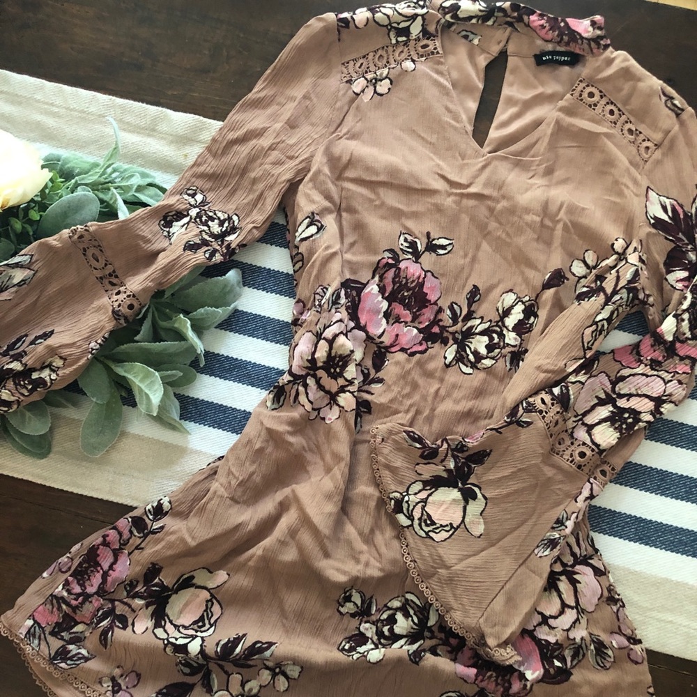 Mauve Floral Keyhole Bell Sleeve Dress